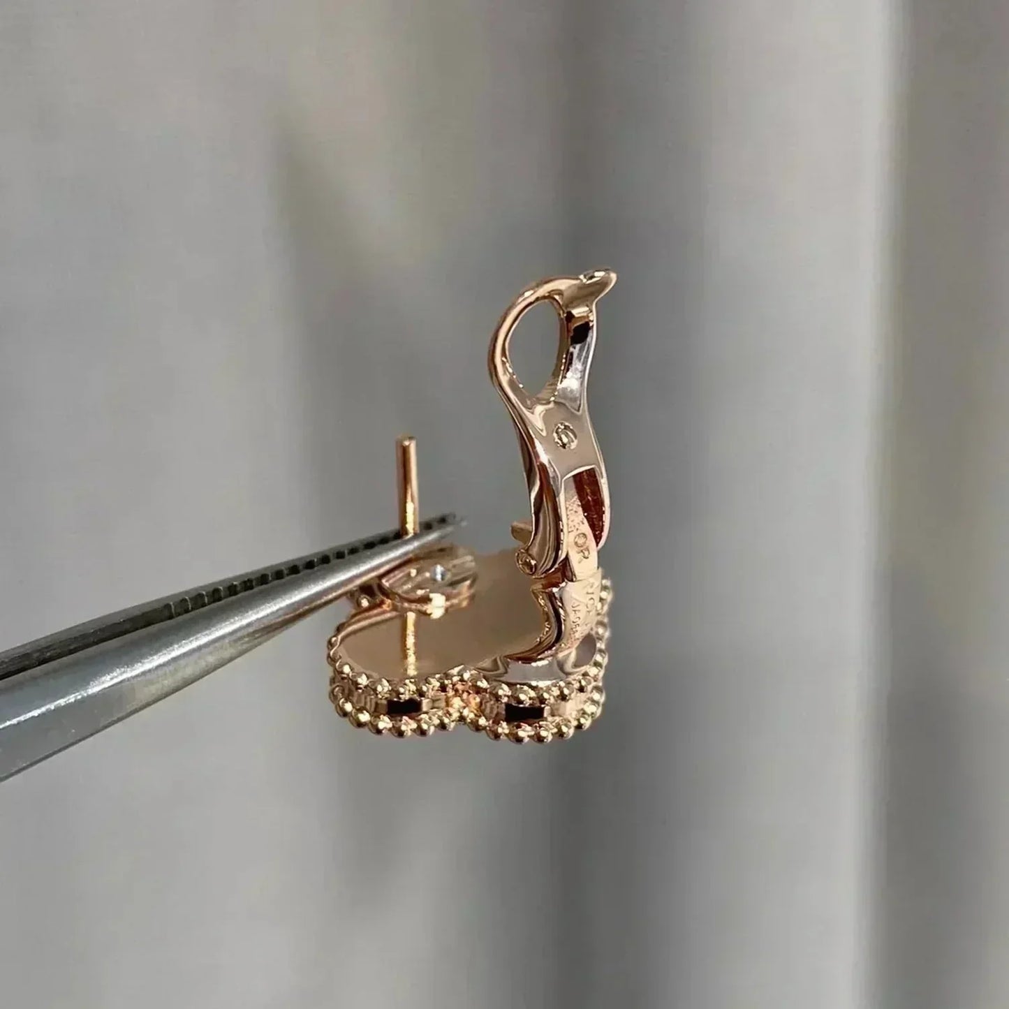 [Vicky]CLOVER MEDIUM 1 MOTIFS  PINK MOP DIAMOND EARRINGS