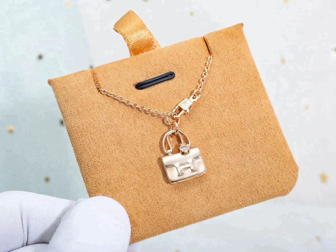 [Vicky]AMULETTE PEDANT ROSE GOLD NECKLACE