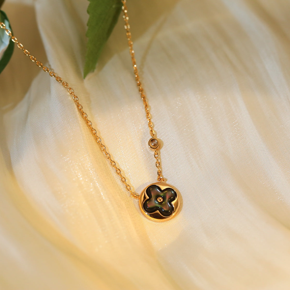 [Vicky]SUN PEDANT PINK GOLD 1 DIAMOND NECKLACE