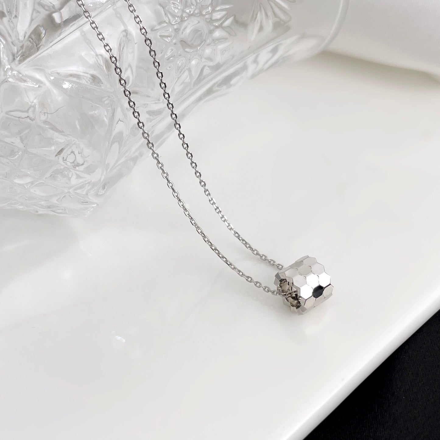 [Vicky]BEE MINI NECKLACE