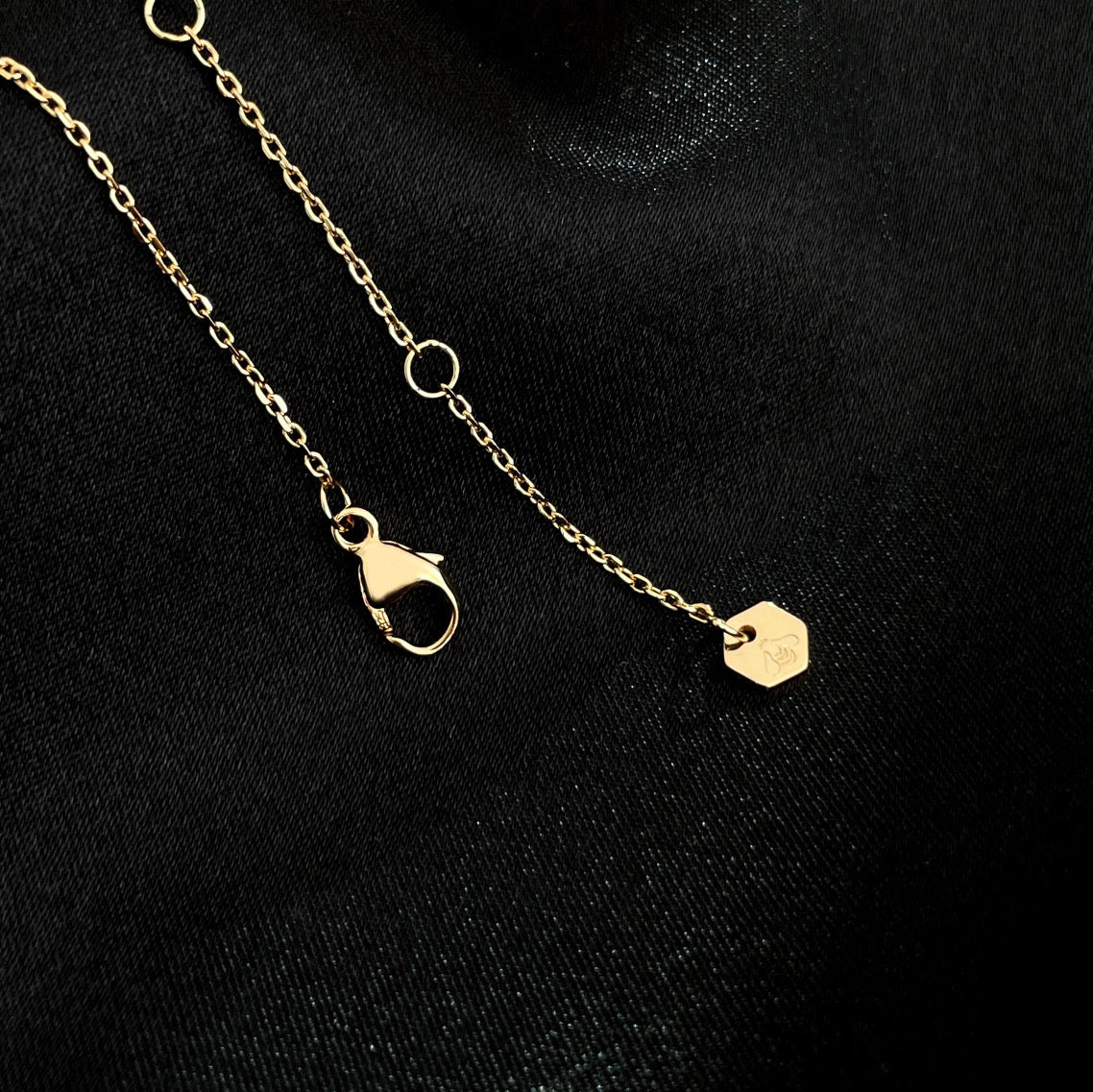 [Vicky]BEE MINI NECKLACE