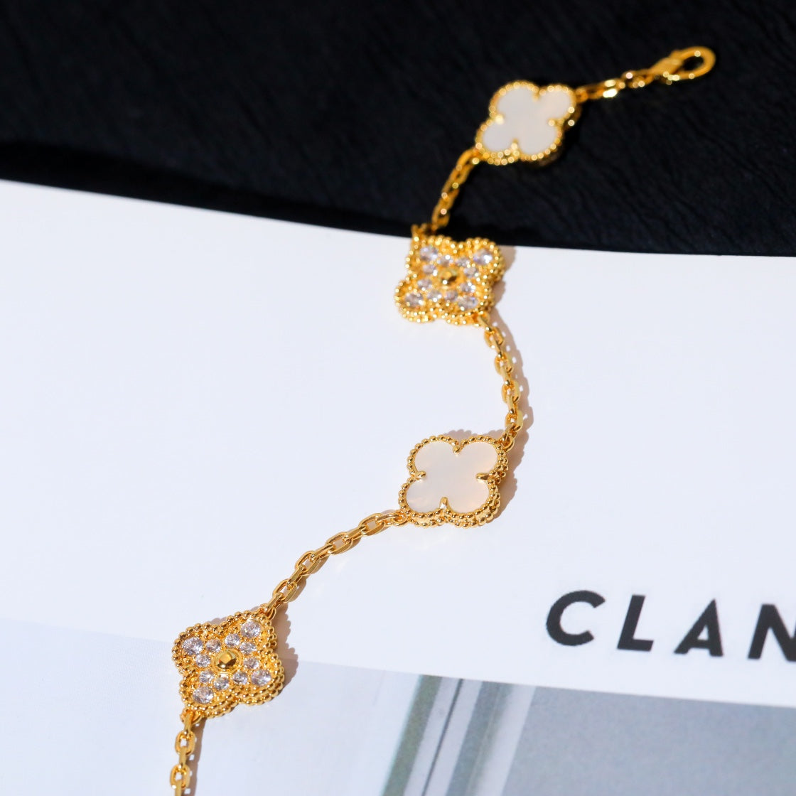 [Vicky]CLOVER BRACELET 5 MOTIF WHITE MOP DIAMOND
