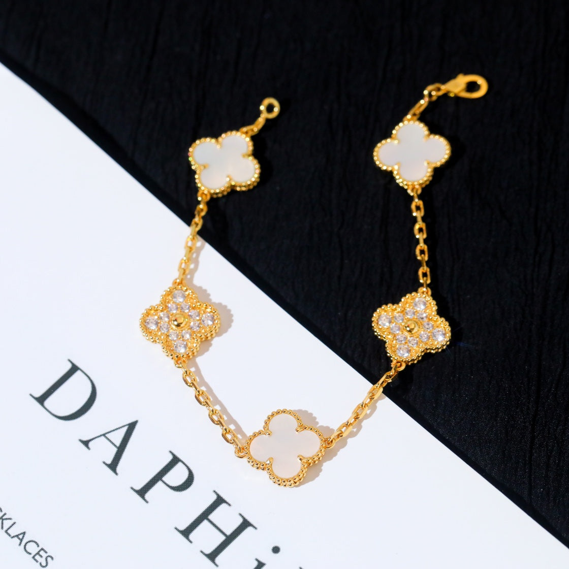 [Vicky]CLOVER BRACELET 5 MOTIF WHITE MOP DIAMOND