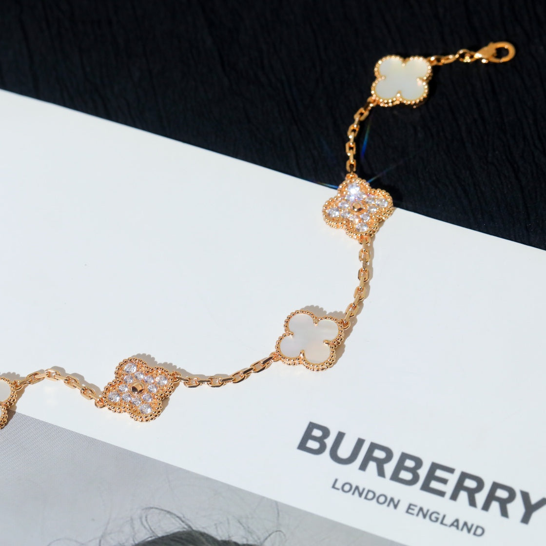 [Vicky]CLOVER BRACELET 5 MOTIF WHITE MOP DIAMOND