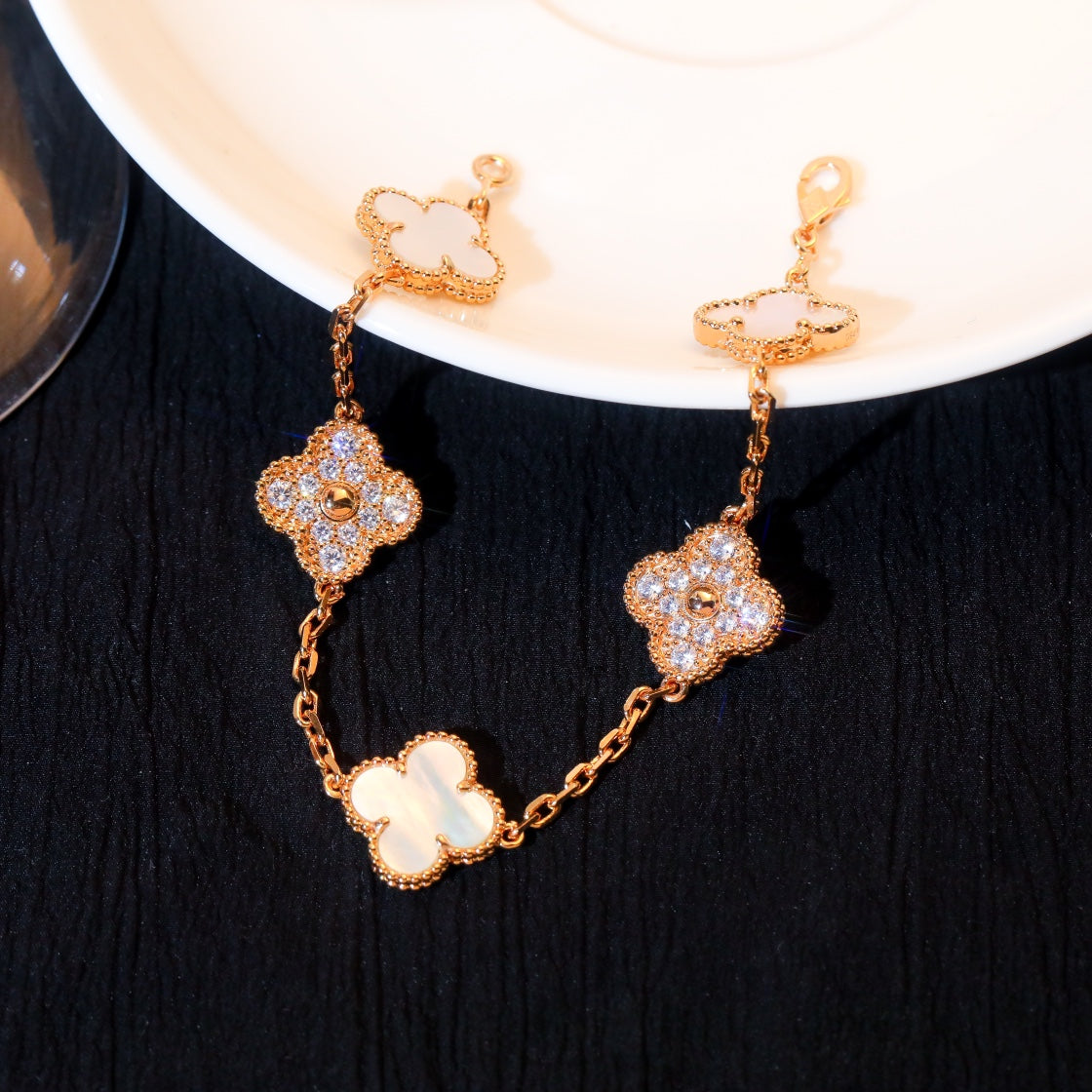 [Vicky]CLOVER BRACELET 5 MOTIF WHITE MOP DIAMOND
