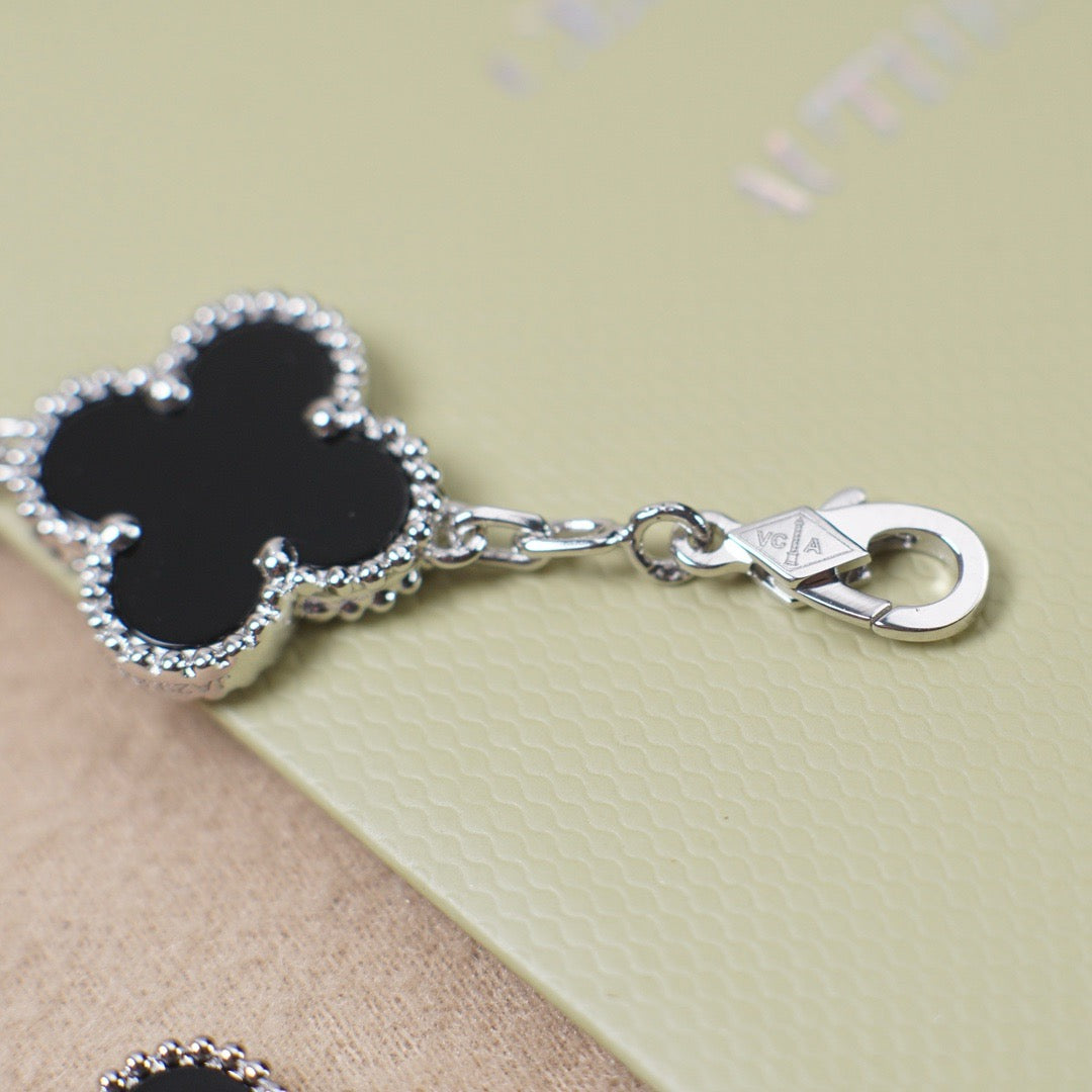 [Vicky]CLOVER 5 MOTIF ONYXS  BRACELET SILVER