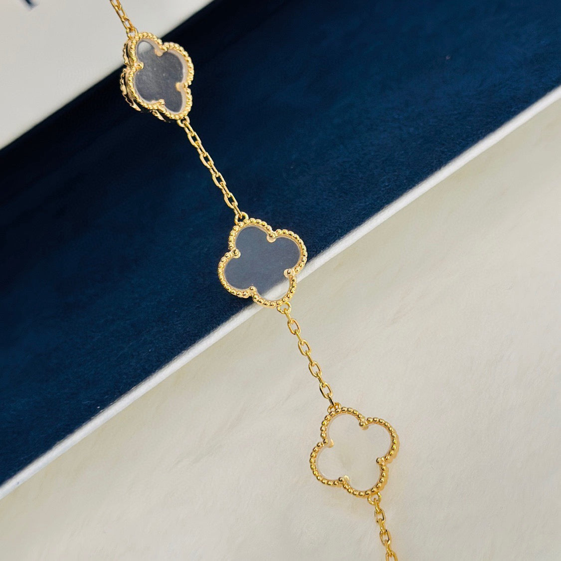 [Vicky]CLOVER 5 MOTIF ROCK CRYSTAL PINK GOLD BRACELET