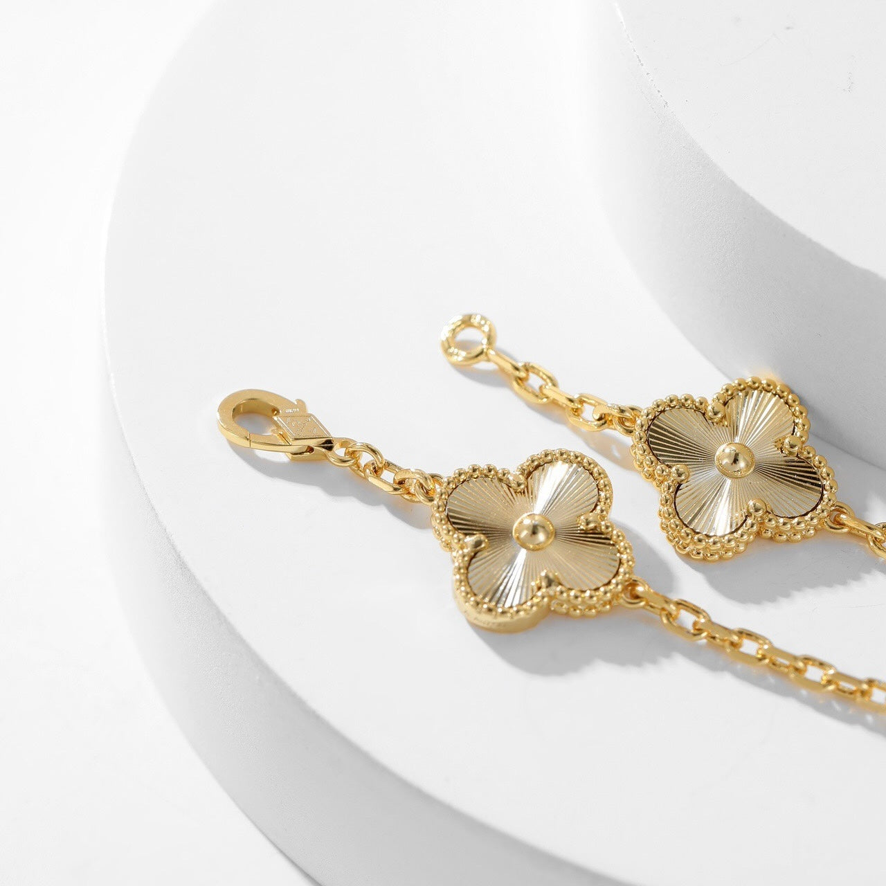 [Vicky]CLOVER 10 MOTIFS LASER NECKLACE