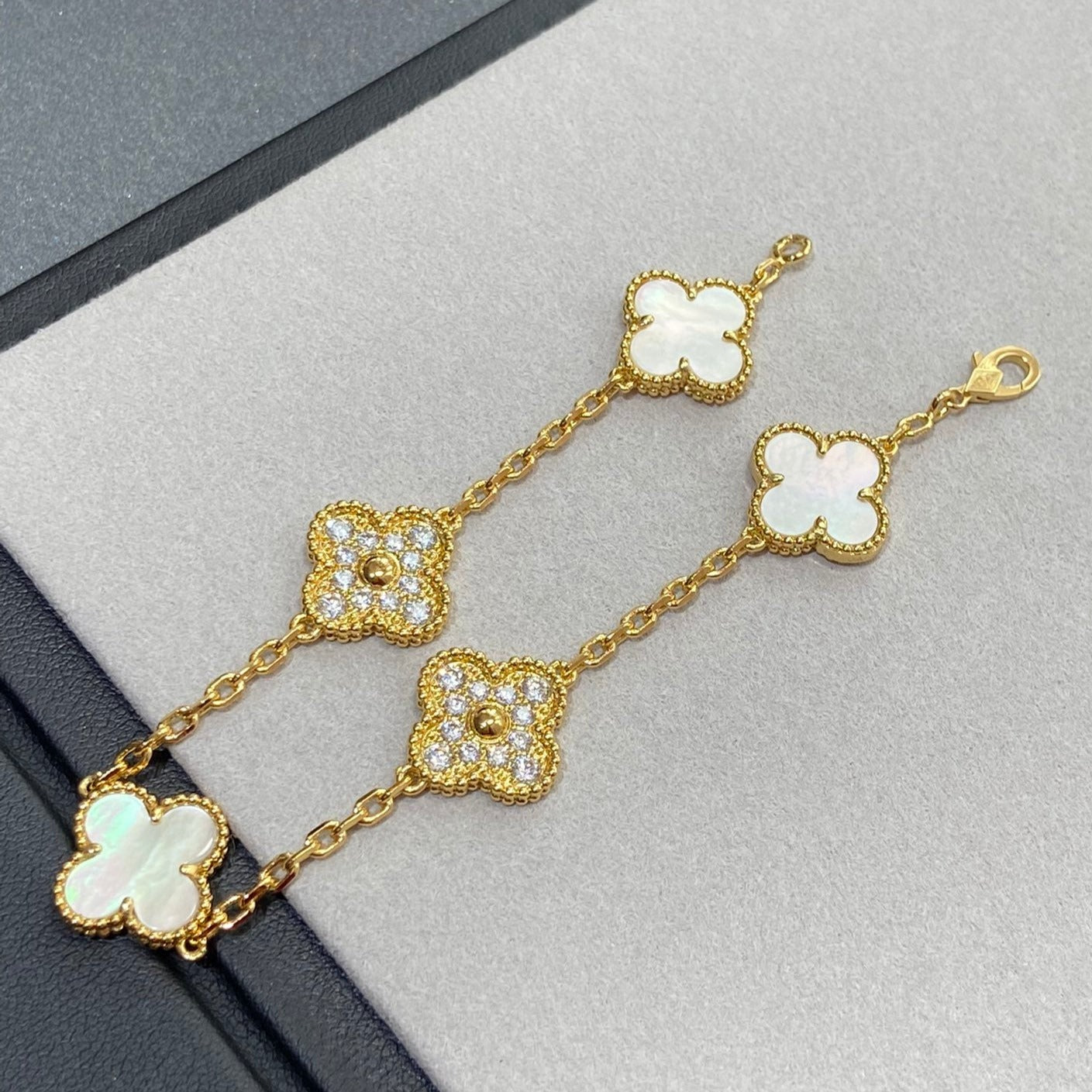 [Vicky]CLOVER BRACELET 5 MOTIF WHITE MOP DIAMOND