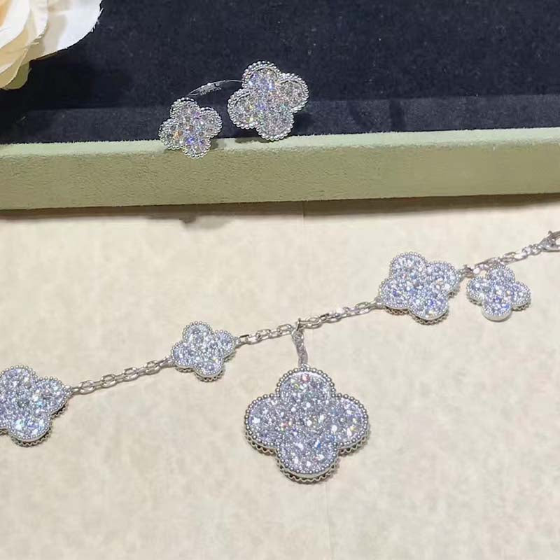 [Vicky]CLOVER 6 MOTIFS SILVER DIAMOND BRACELET