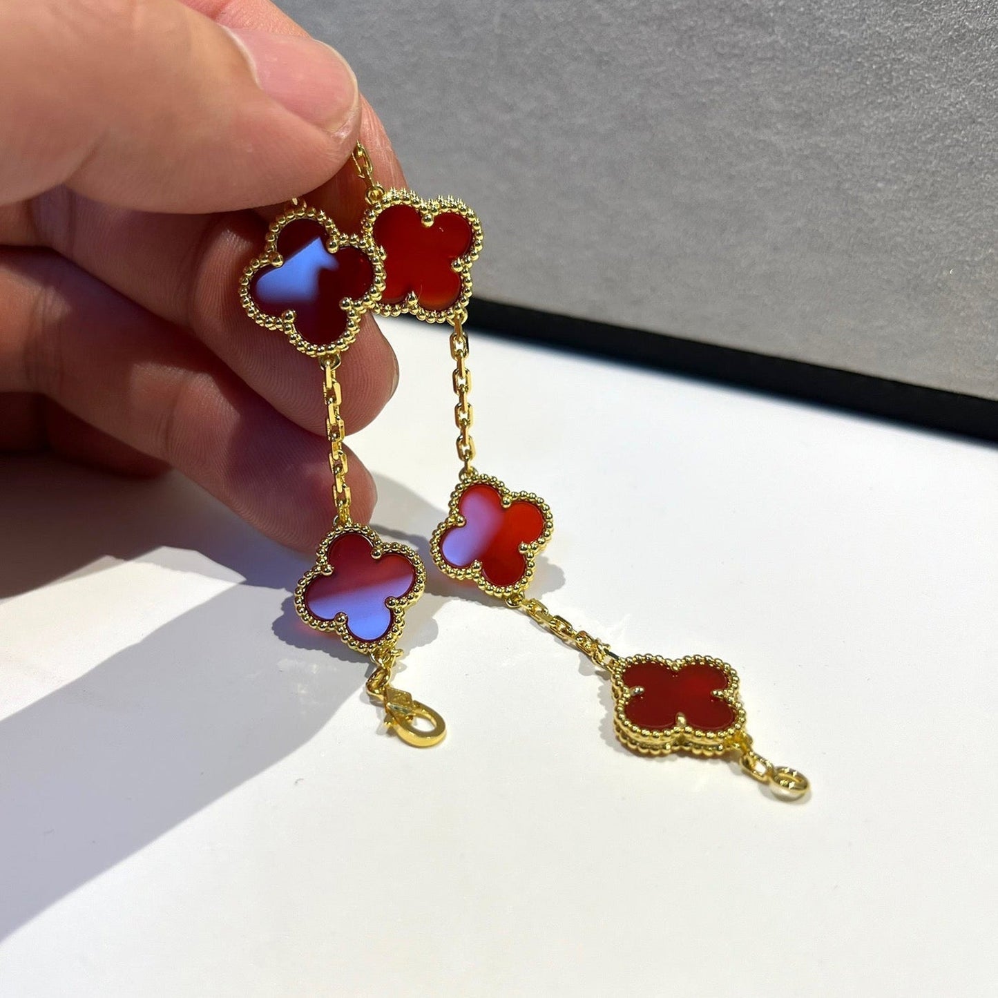 [Vicky]CLOVER 5 MOTIFS RED AGATE  BRACELET