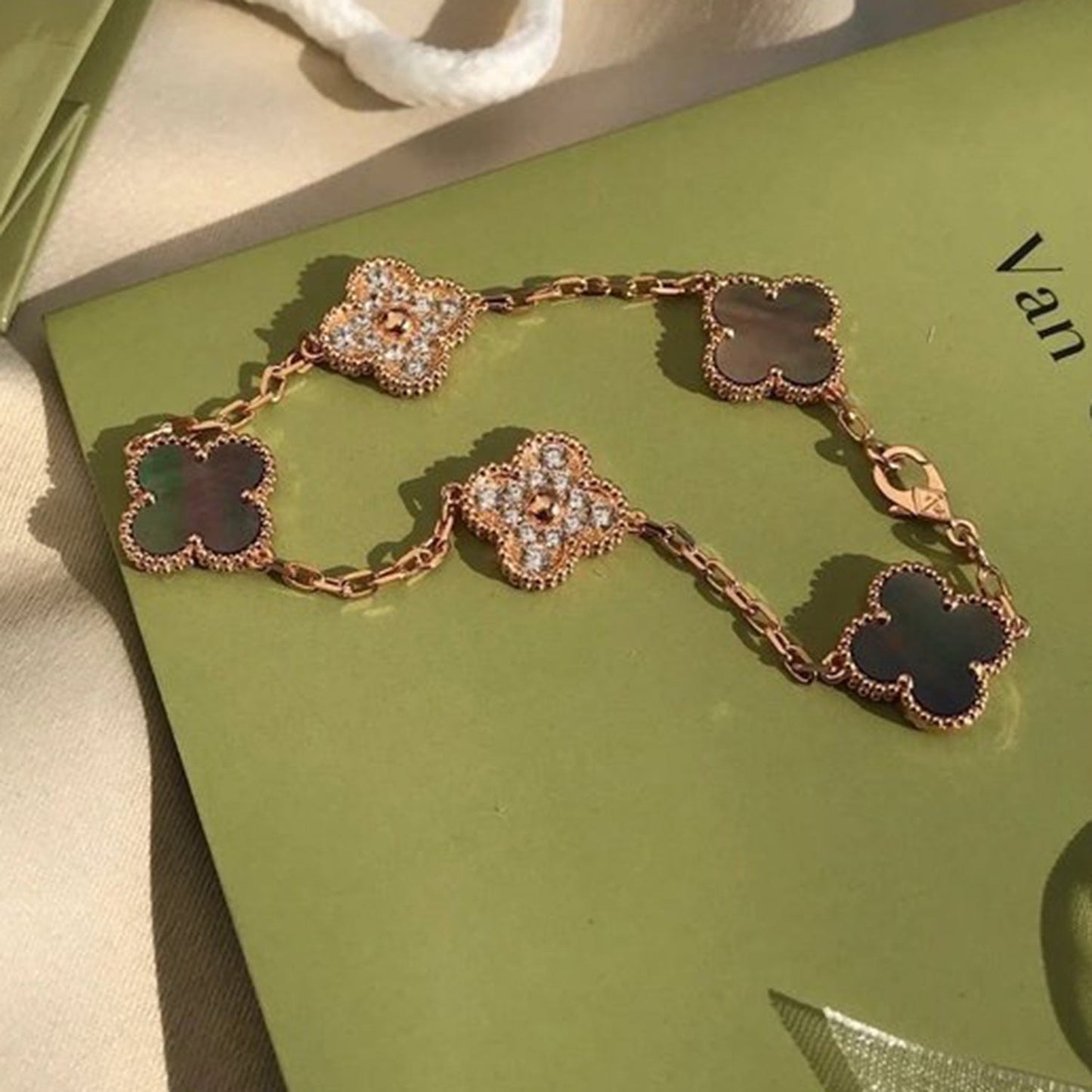 [Vicky]CLOVER 5 MOTIF GRAY MOP DIAMOND BRACELET