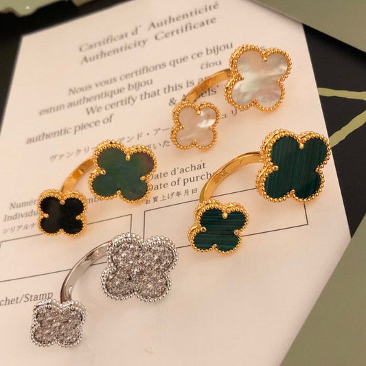 [Vicky]CLOVER BETWEEN THE FINGER RING
